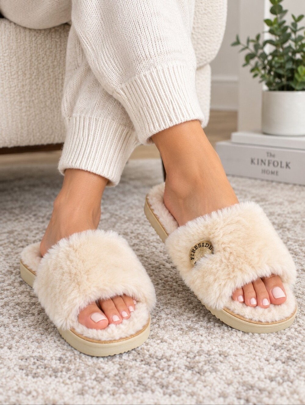 Fireside by Dearfoams Cairns Womens 8 Cream Shearling Fuzzy Slide Slippers